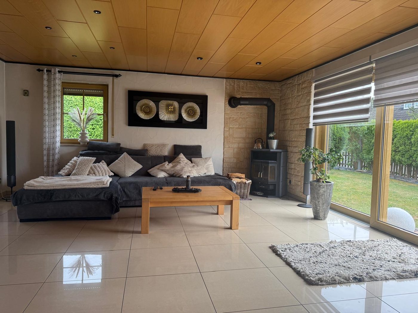 Wohnzimmer mit Kaminofen